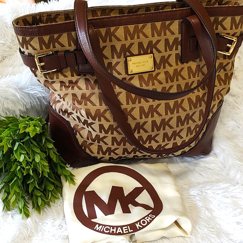 EUC Michael Kors Buckle Tote Final! Sale